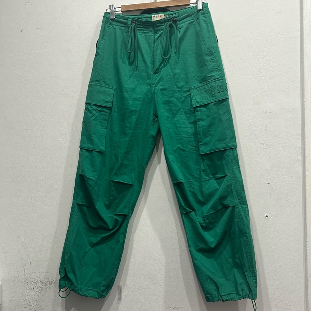 Tyakasha green rip stop cargo pants teddy bear draw string size small
